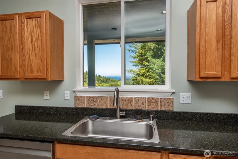 Property photo for 544 Blackhawk Loop, Port Angeles photo 11