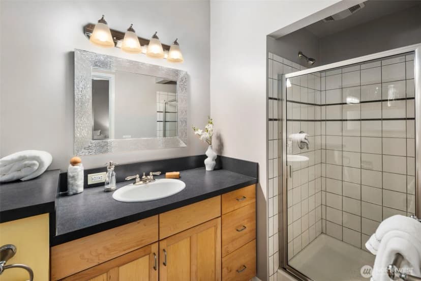 Property photo for 12815 Ne Fourth Place, Bellevue photo 26