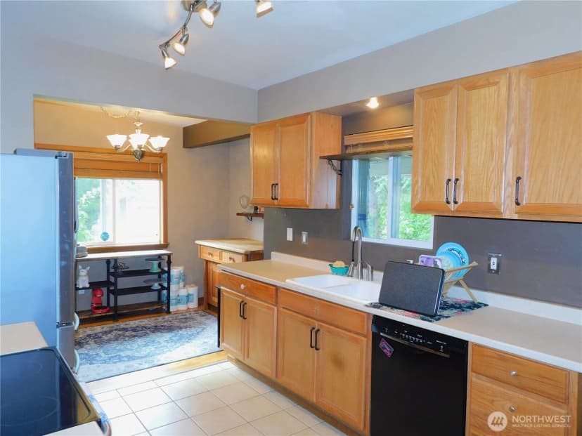 Property photo for 30310 6th Avenue S, Federal Way photo 9