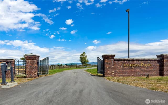 Property photo for 1210 Takhoma Farm Road, Ellensburg photo 2