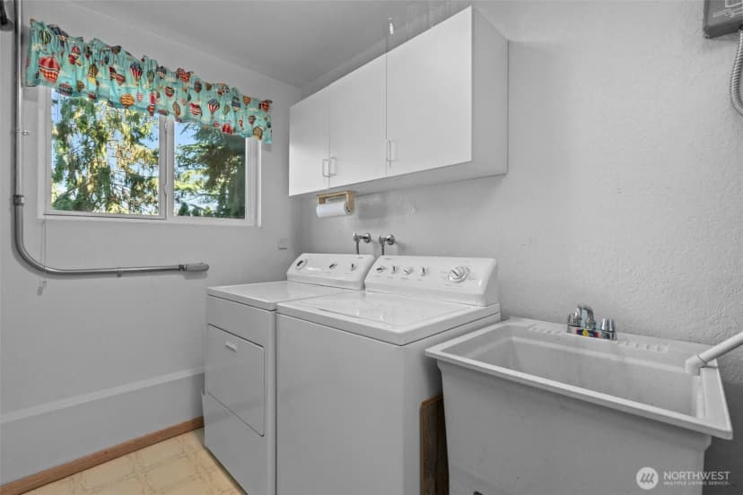 Property photo for 18722 64th Lane Ne, Kenmore photo 31