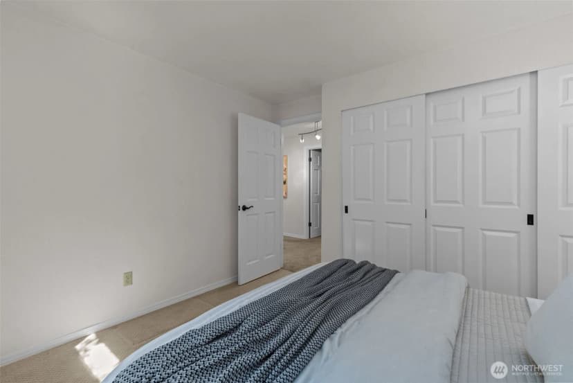 Property photo for 18722 64th Lane Ne, Kenmore photo 24