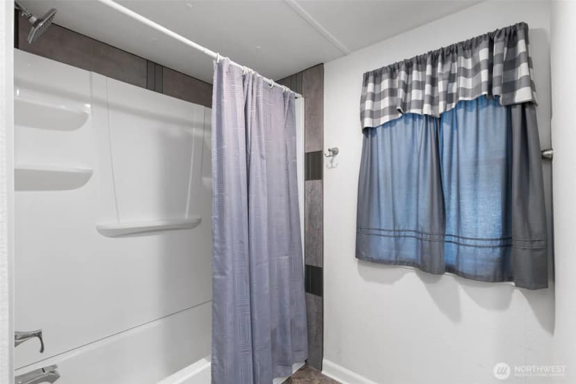 Property photo for 27648 Woodside Road Ne, Kingston photo 16