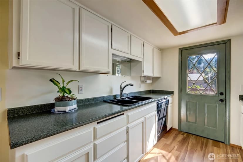 Property photo for 16411 Jordan Way, Arlington photo 9