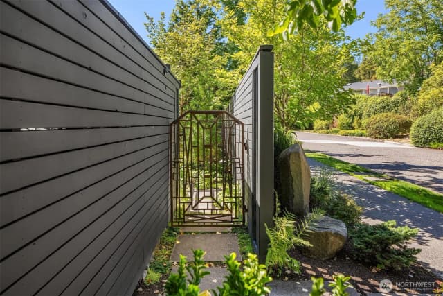 Property photo for 5159 Ne 55th Street, Seattle photo 3
