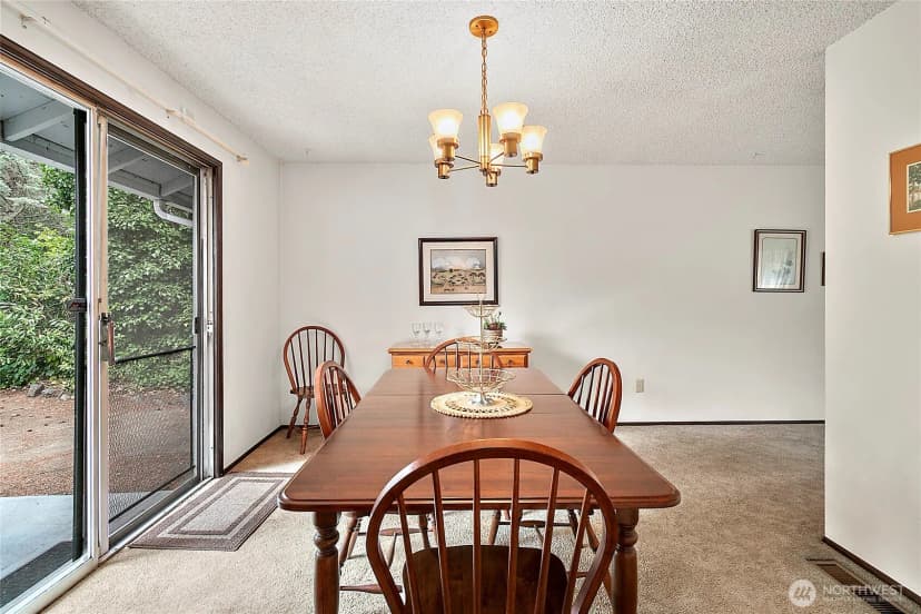 Property photo for 7311 Zircon Drive Sw, Lakewood photo 9