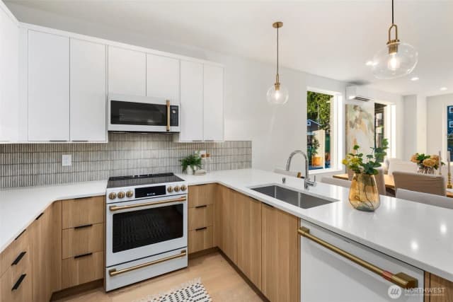 Property photo for 4123 A Chilberg Avenue Sw, Seattle photo 3