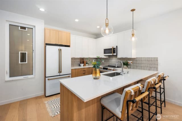 Property photo for 4123 A Chilberg Avenue Sw, Seattle photo 4