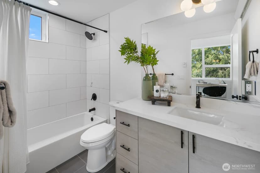 Property photo for 2927 39th Avenue Sw, Seattle photo 21