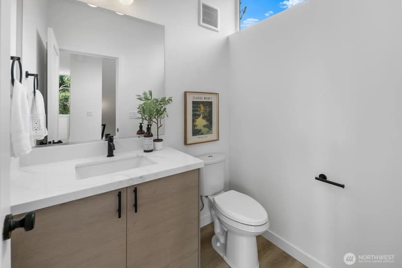 Property photo for 2927 39th Avenue Sw, Seattle photo 12