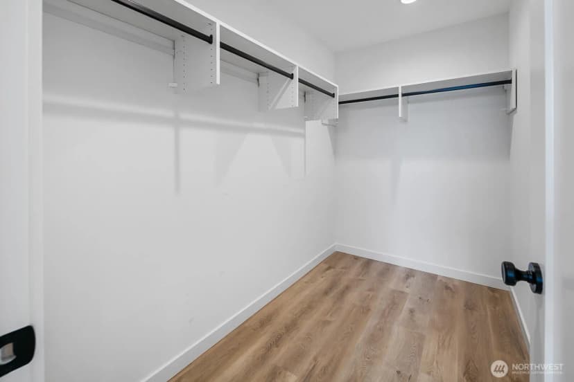 Property photo for 2927 39th Avenue Sw, Seattle photo 16