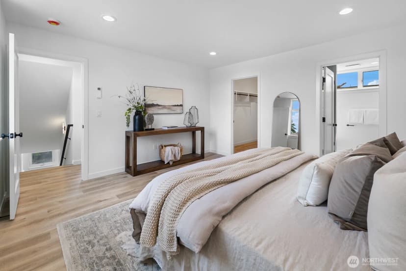 Property photo for 2927 39th Avenue Sw, Seattle photo 15