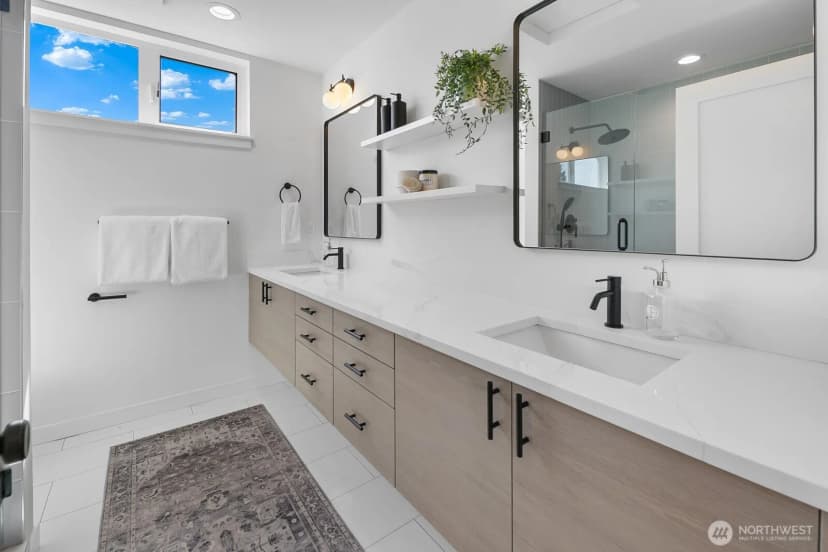 Property photo for 2927 39th Avenue Sw, Seattle photo 17