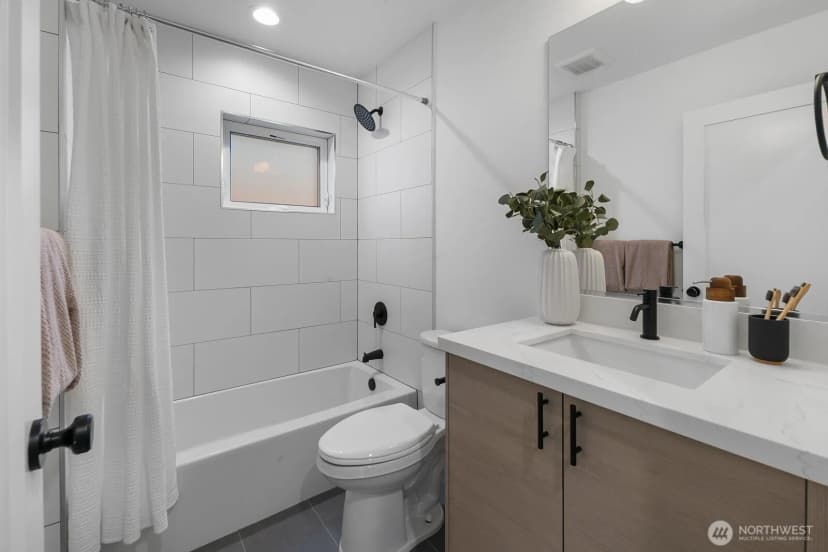 Property photo for 2927 39th Avenue Sw, Seattle photo 25
