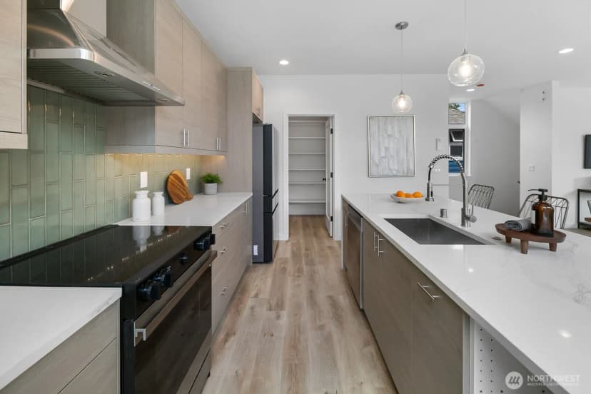 Property photo for 2927 39th Avenue Sw, Seattle photo 11