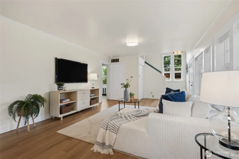 Property photo for 5136 S Frontenac Street, Seattle photo 9