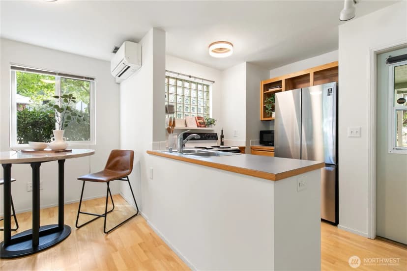 Property photo for 303 Nw 56th Street, Seattle photo 9