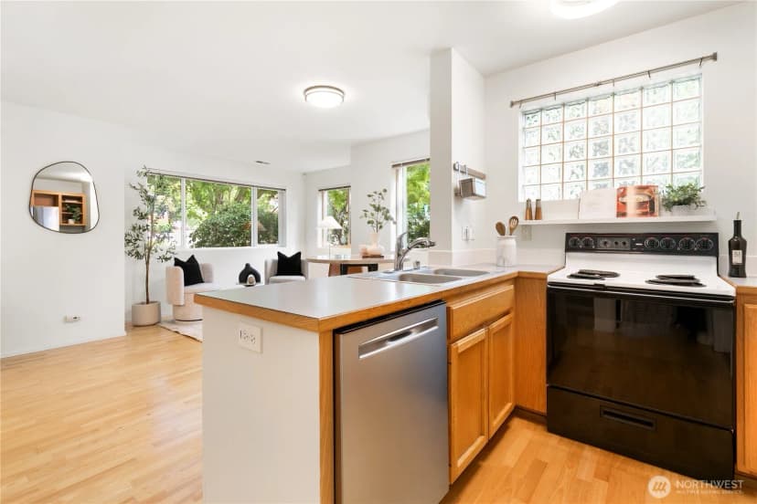 Property photo for 303 Nw 56th Street, Seattle photo 10