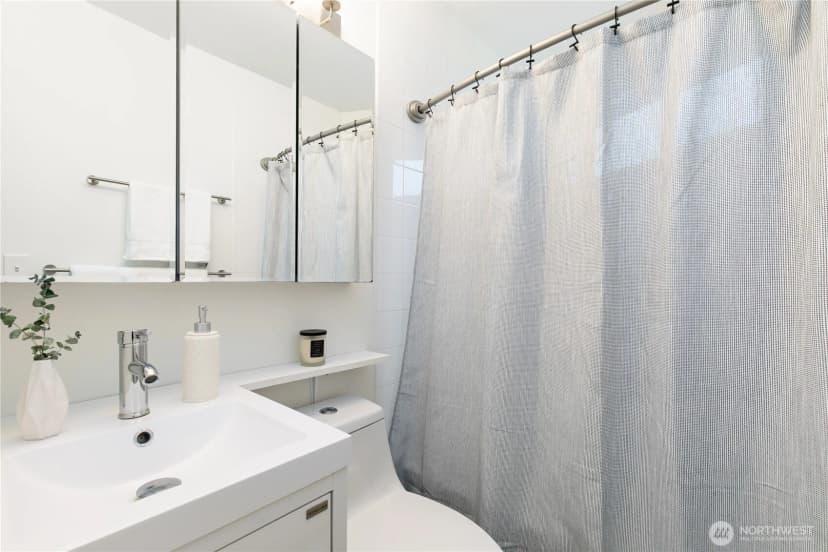 Property photo for 303 Nw 56th Street, Seattle photo 18