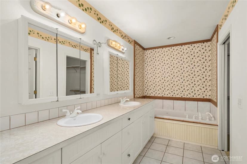 Property photo for 2469 S 224th Street, Des Moines photo 16