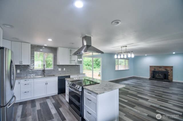 Property photo for 33916 52nd Avenue E, Eatonville photo 5
