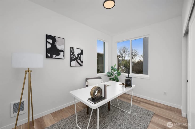 Property photo for 730 C Broadway E, Seattle photo 15