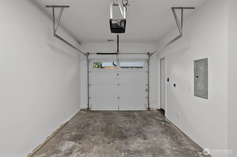 Property photo for 730 C Broadway E, Seattle photo 4