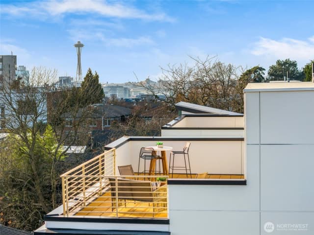 Property photo for 730 C Broadway E, Seattle photo 2