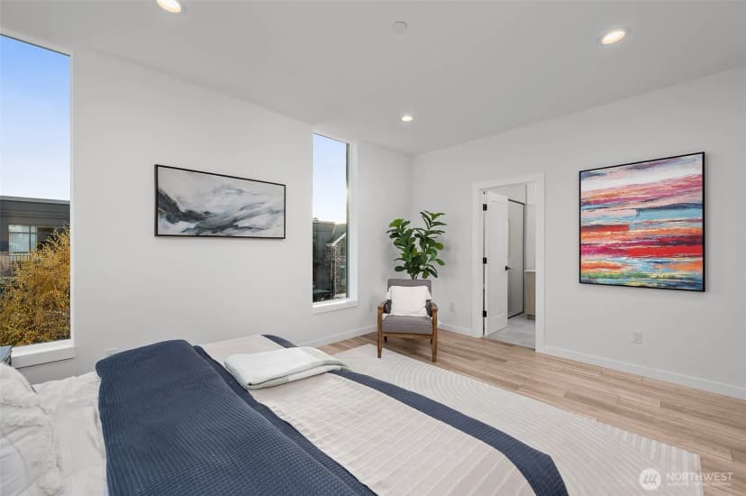 Property photo for 730 C Broadway E, Seattle photo 18