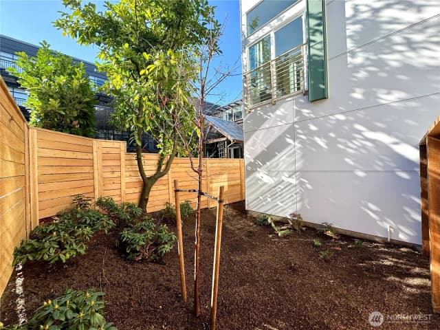 Property photo for 730 C Broadway E, Seattle photo 5