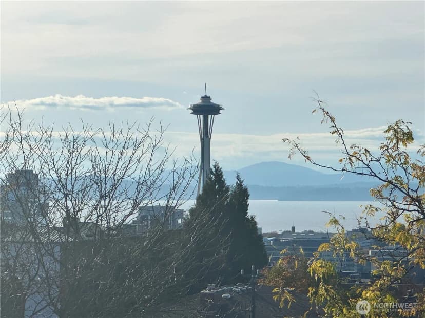 Property photo for 730 C Broadway E, Seattle photo 26