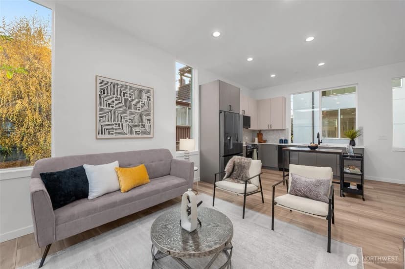 Property photo for 730 C Broadway E, Seattle photo 12