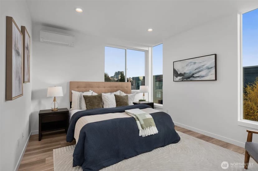 Property photo for 730 C Broadway E, Seattle photo 17