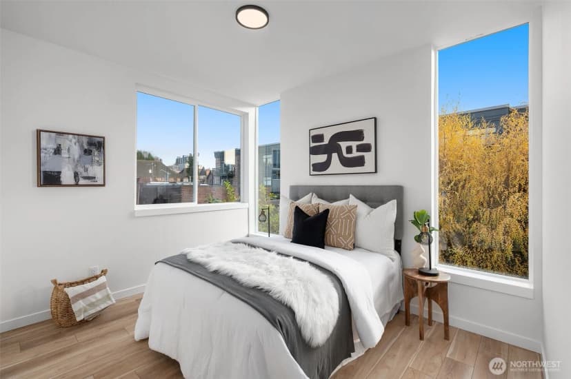 Property photo for 730 C Broadway E, Seattle photo 13