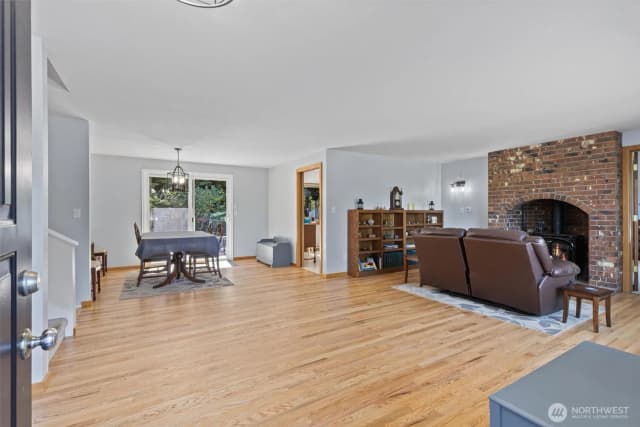 Property photo for 4108 Seneca Drive, Mount Vernon photo 2