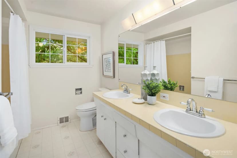Property photo for 9617 Ne 32nd Street, Clyde Hill photo 17