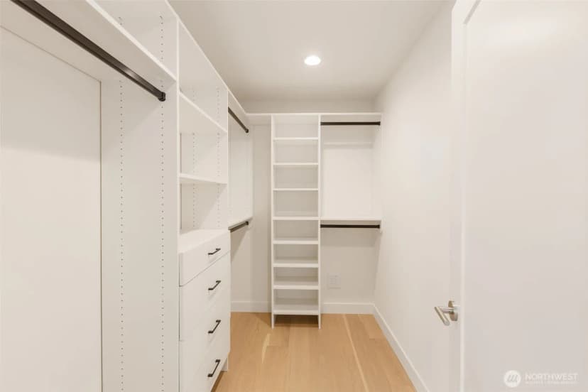 Property photo for 5201 Sand Point Place Ne, Seattle photo 16