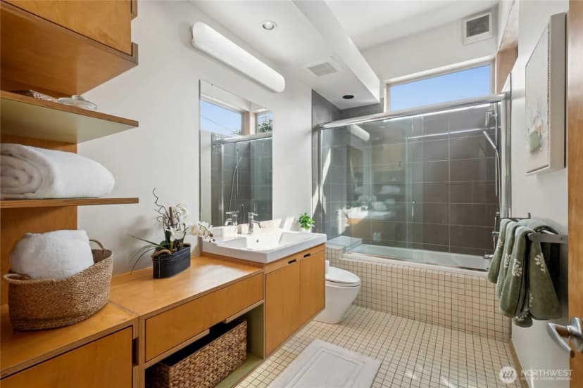 Property photo for 4050 34th Avenue S, Seattle photo 17