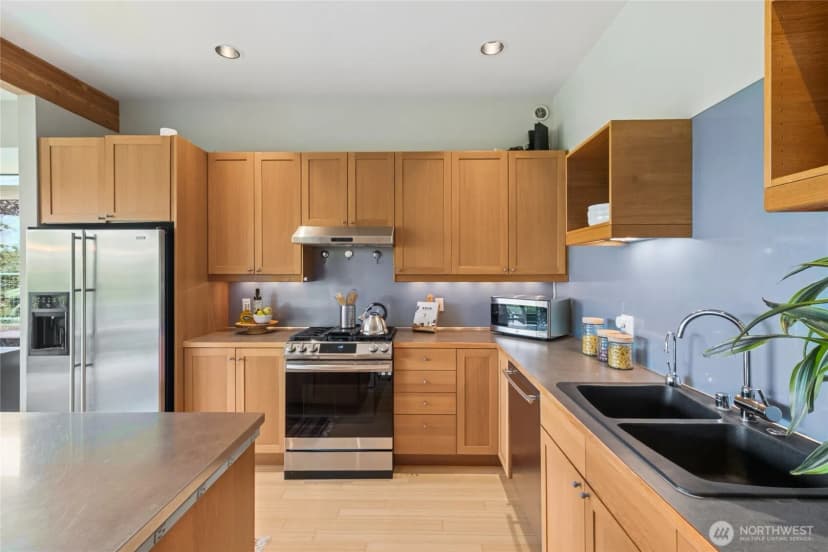 Property photo for 4050 34th Avenue S, Seattle photo 10