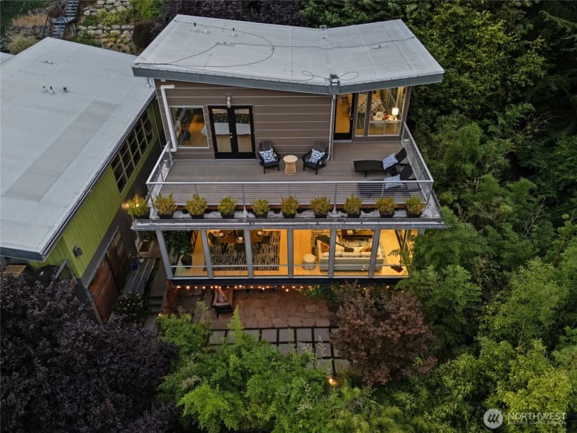 Property photo for 4050 34th Avenue S, Seattle photo 2