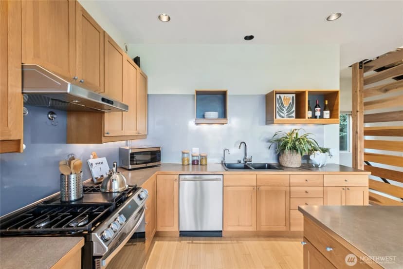 Property photo for 4050 34th Avenue S, Seattle photo 9