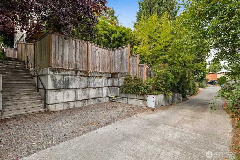 Property photo for 4050 34th Avenue S, Seattle photo 33