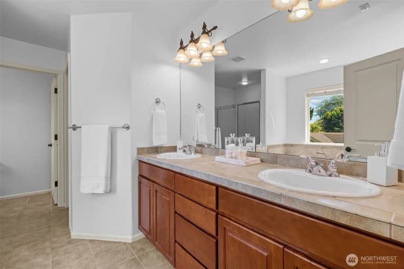 Property photo for 8122 Ne 189th Place, Kenmore photo 15