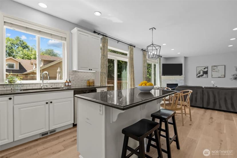 Property photo for 8122 Ne 189th Place, Kenmore photo 4