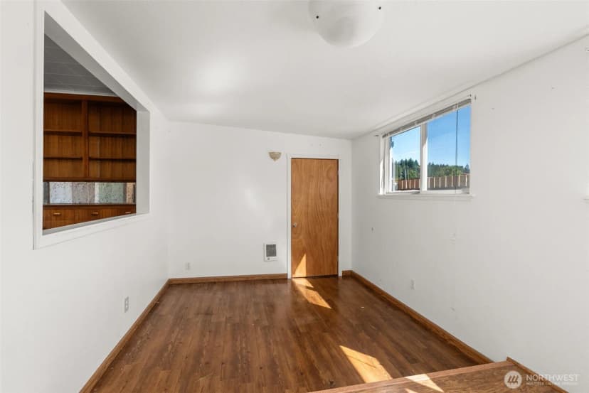 Property photo for 402 N 10th Street, Elma photo 15