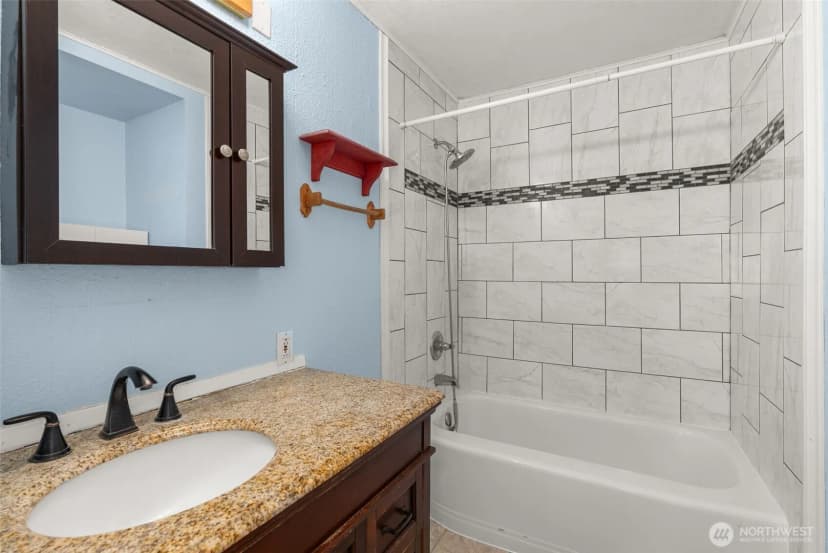 Property photo for 402 N 10th Street, Elma photo 19