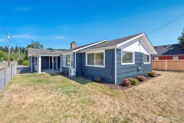 Property photo for 402 N 10th Street, Elma
