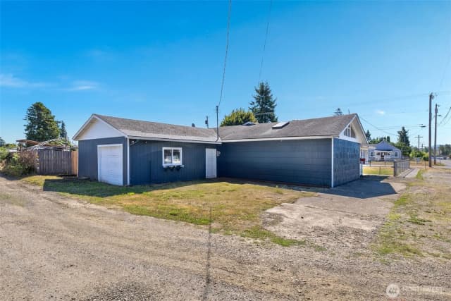 Property photo for 402 N 10th Street, Elma photo 3