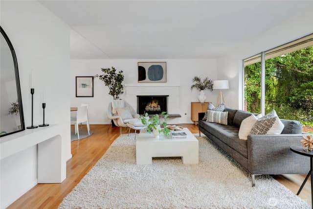 Property photo for 9724 Mercerwood Drive, Mercer Island photo 4