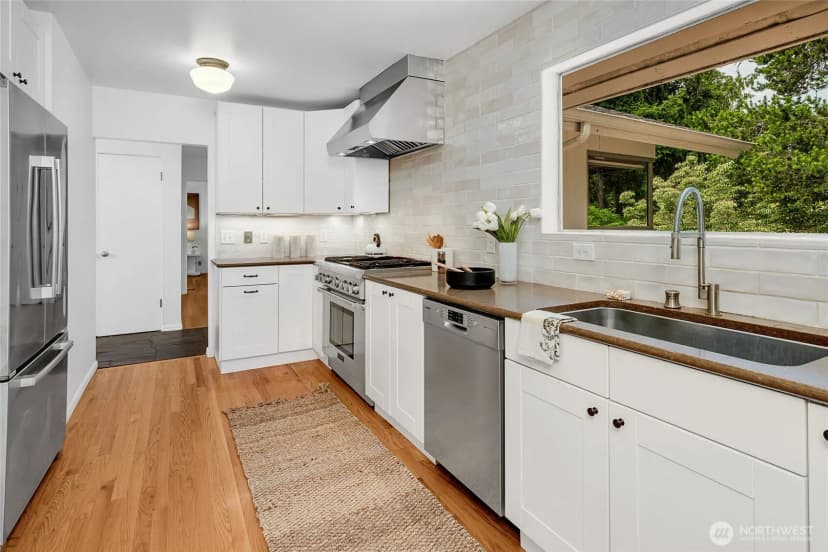 Property photo for 9724 Mercerwood Drive, Mercer Island photo 17